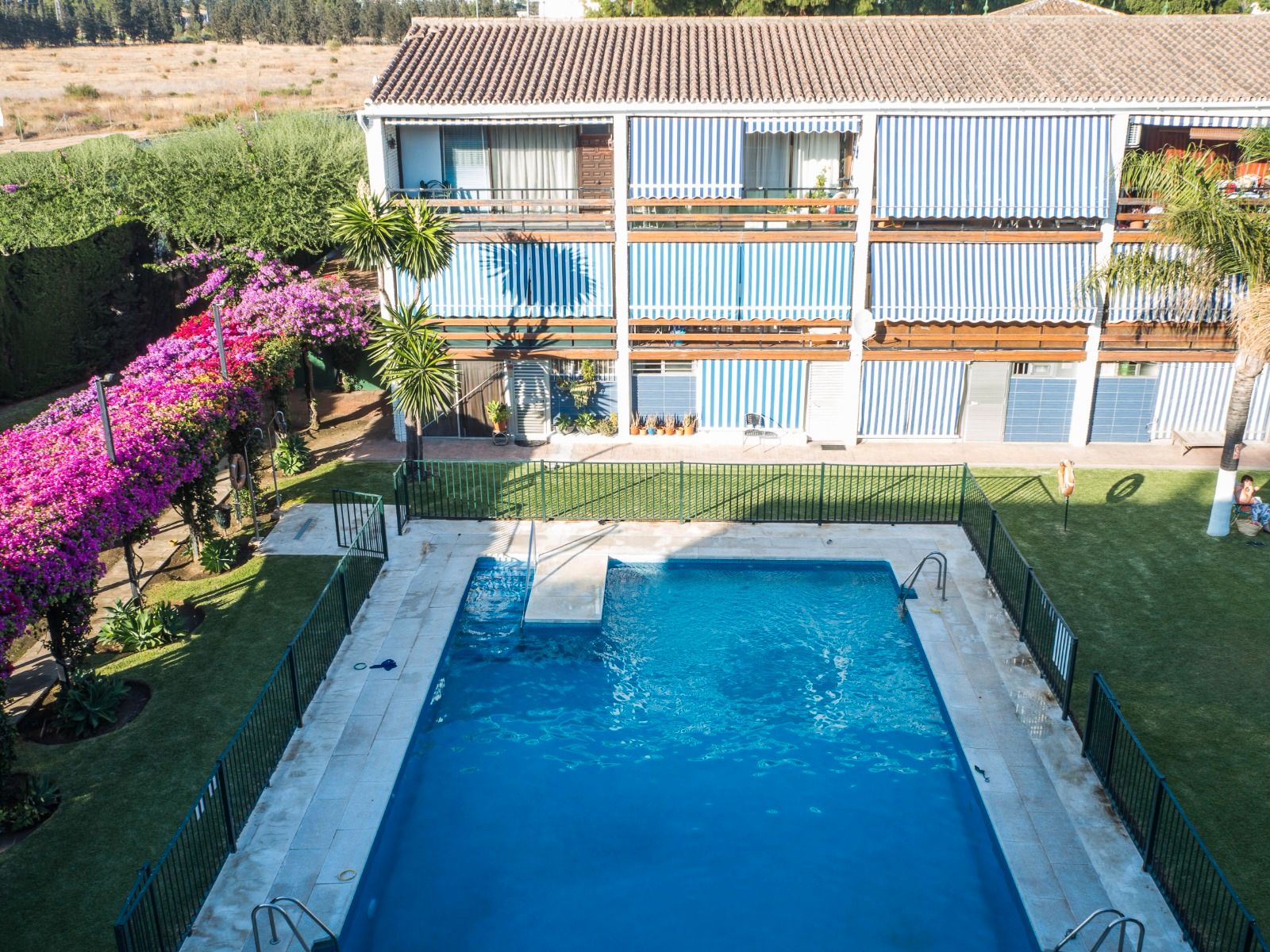 Piscina de Pis en venda en Marbella amb Aire condicionat, Moblat i TV