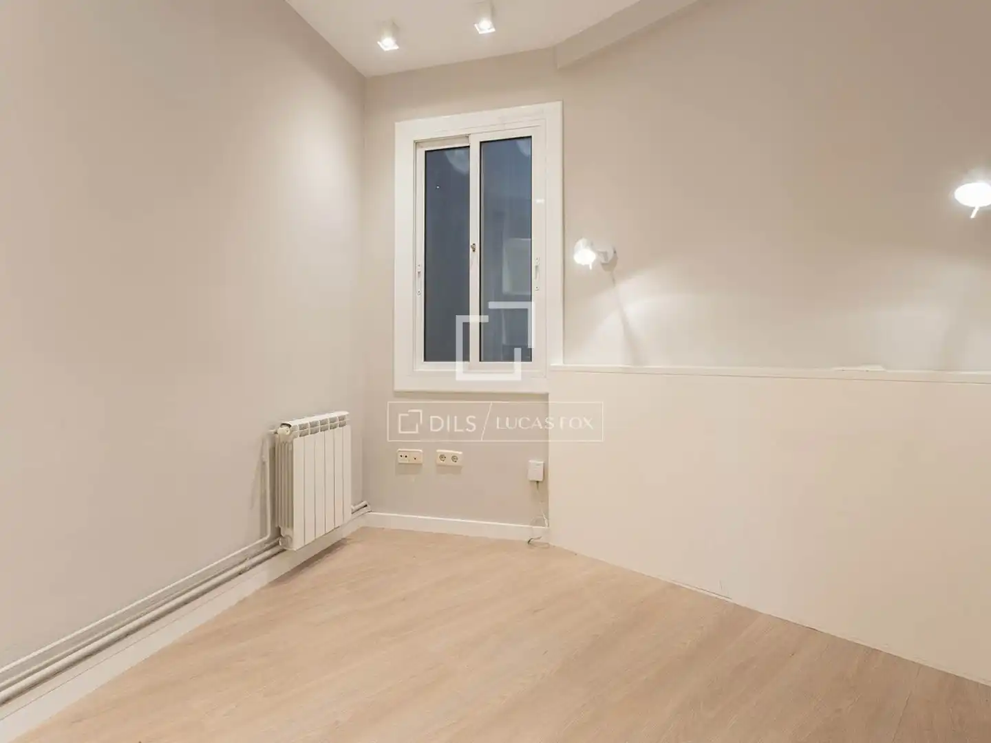 Schlafzimmer von Wohnung zum Verkauf in Barcelona mit Klimaanlage und Heizung