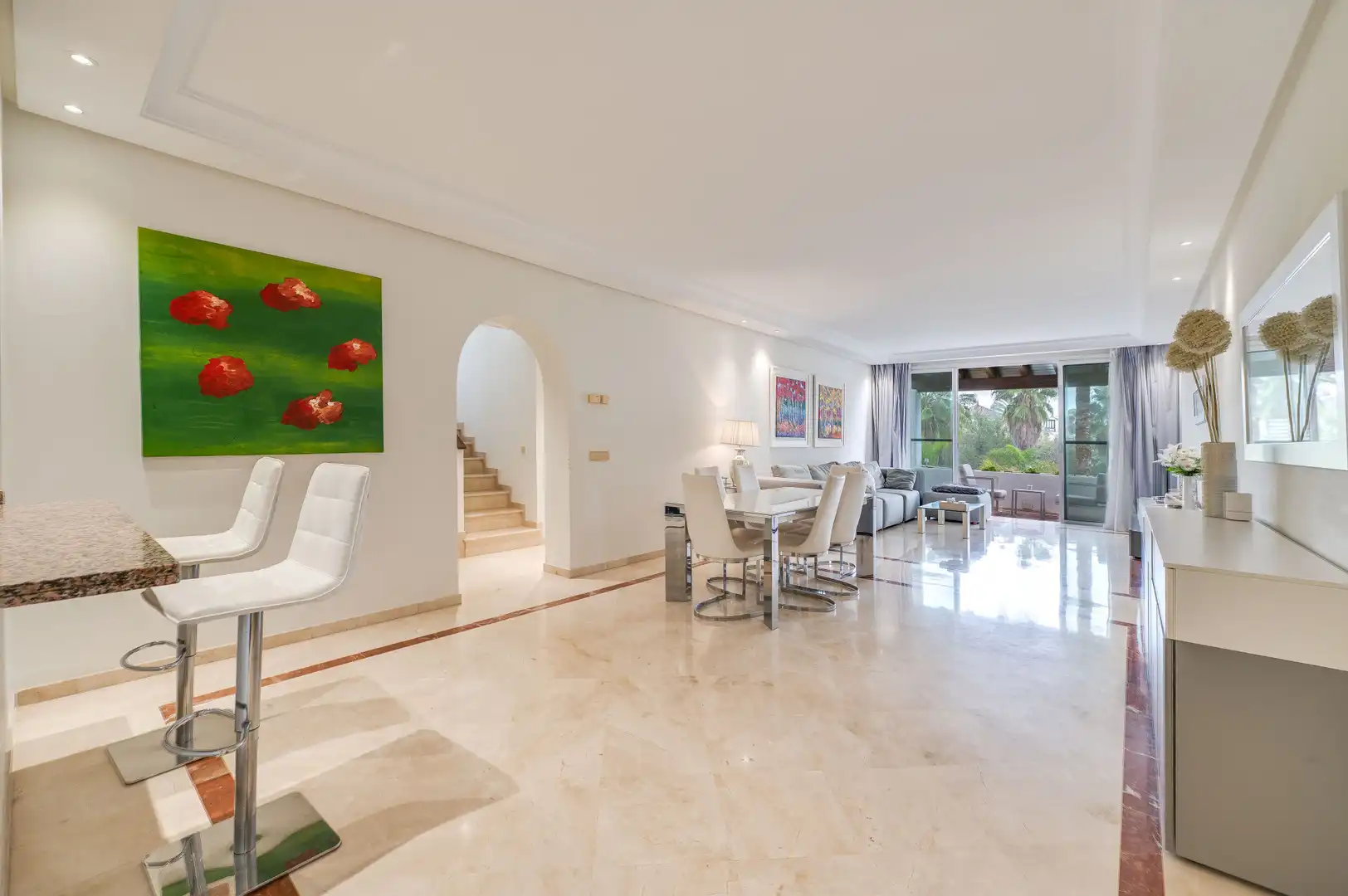 Comedor de Ático de alquiler en Marbella con Aire acondicionado, Terraza y Trastero