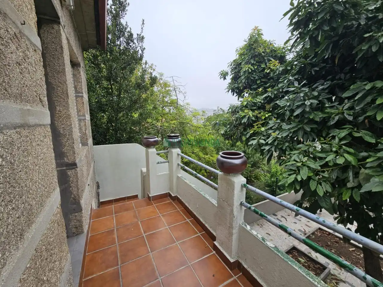 Terrassa de Casa o xalet en venda en Vigo  amb Calefacció, Jardí privat i Parquet