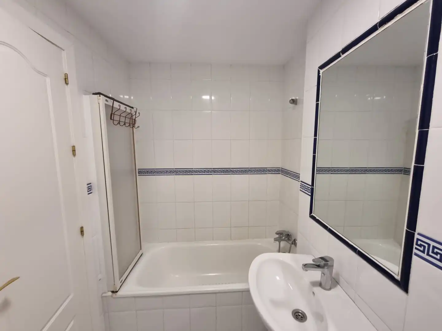 Baño de Piso en venta en Fuengirola con Terraza y Piscina comunitaria
