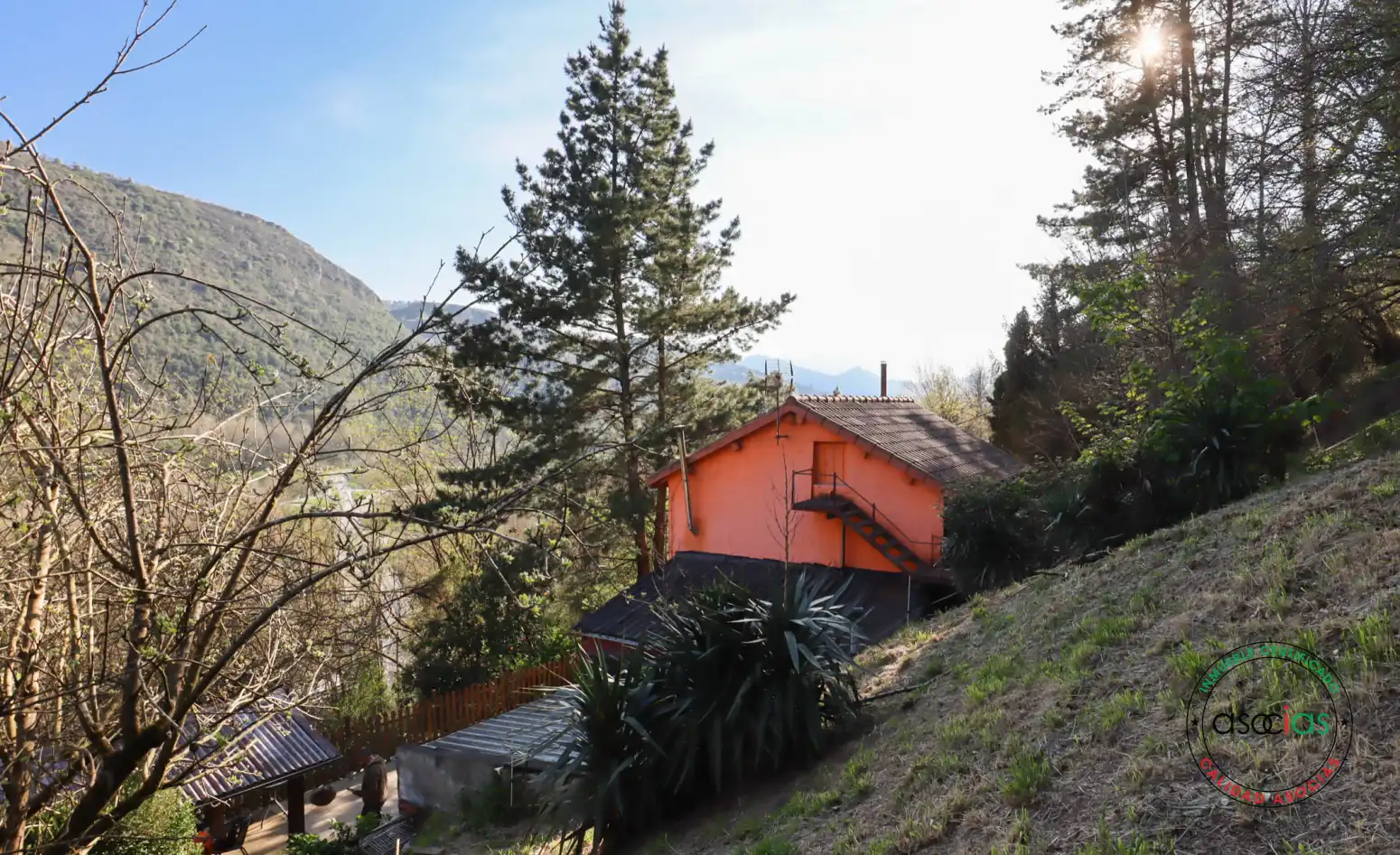 Vista exterior de Casa o xalet en venda en Oviedo  amb Calefacció, Jardí privat i Parquet