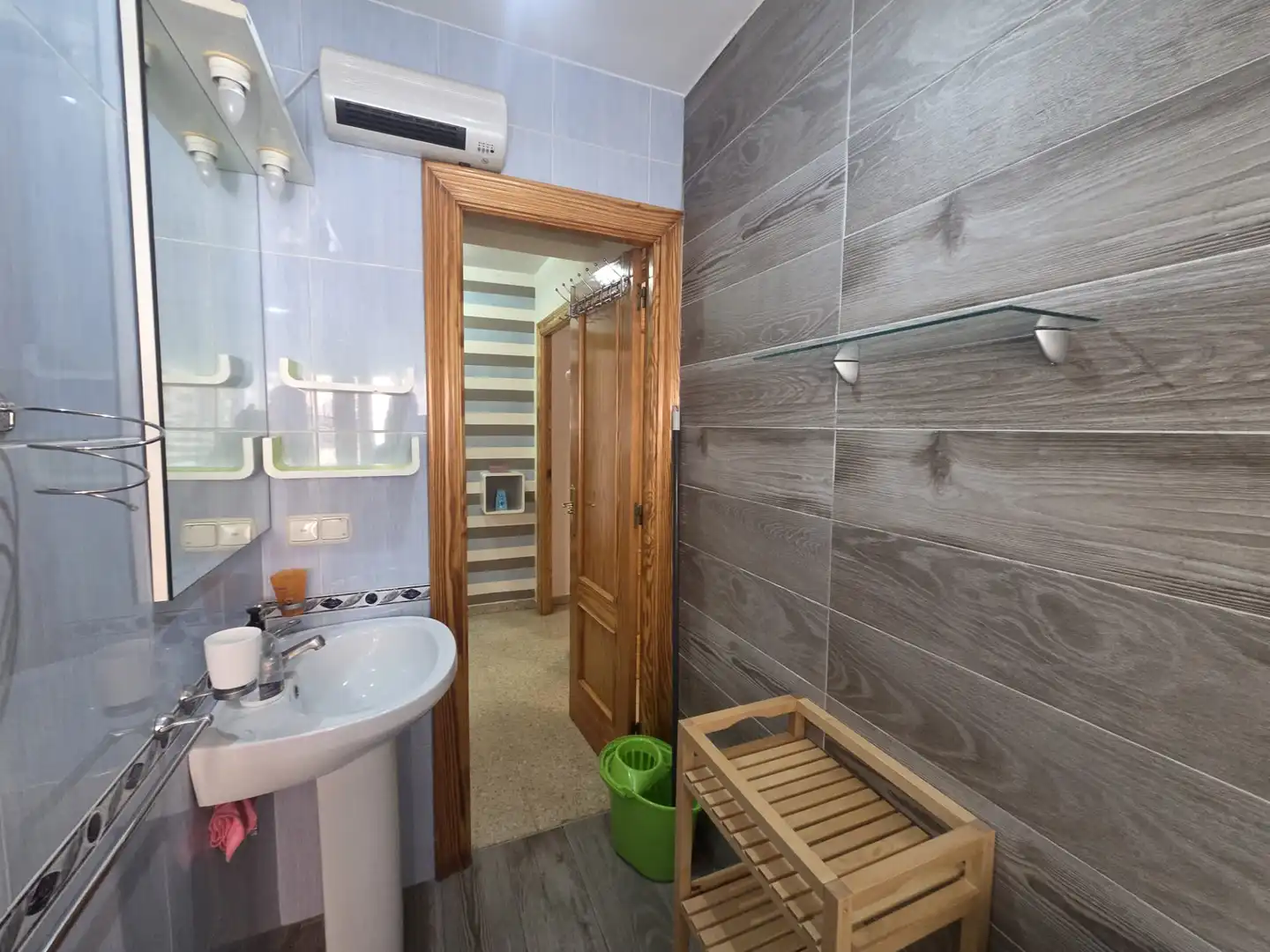 Baño de Piso de alquiler en Granada con Aire acondicionado, Calefacción y Amueblado