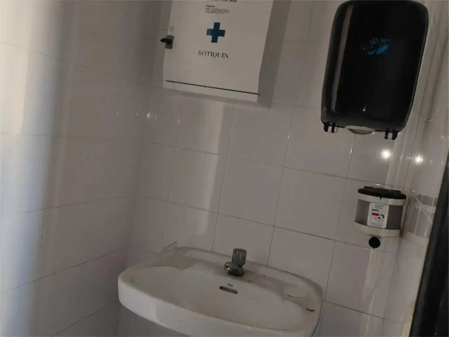 Badezimmer von Fabrikhallen zur Miete in Legutio