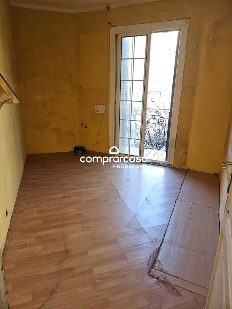 Piso en venta en Barcelona con Balcón