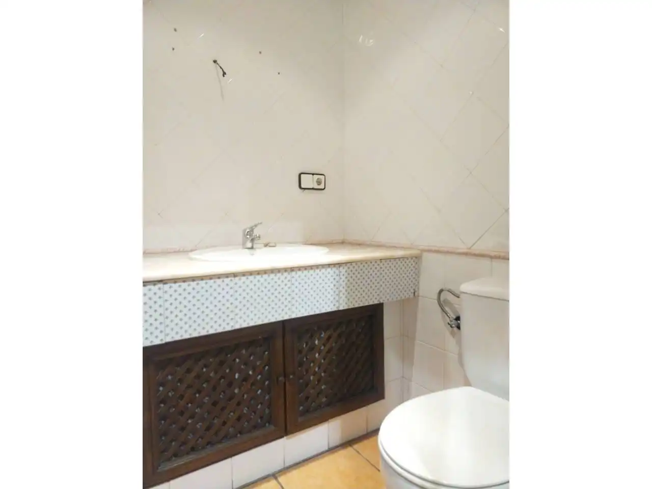 Badezimmer von Wohnungen zum Verkauf in Elche / Elx mit Balkon