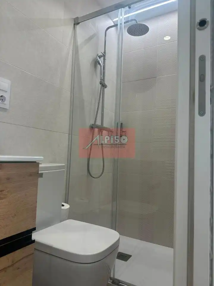 Badezimmer von Wohnungen zum Verkauf in Ourense Capital  mit Klimaanlage, Heizung und Terrasse