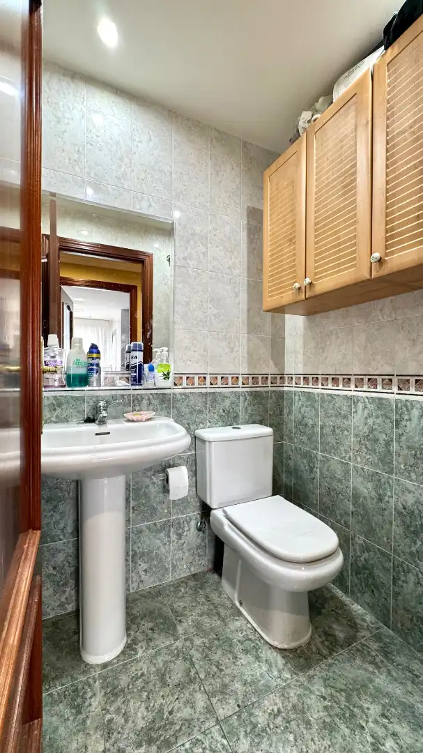 Badezimmer von Maisonette zum Verkauf in Cáceres mit Klimaanlage, Heizung und Parkett