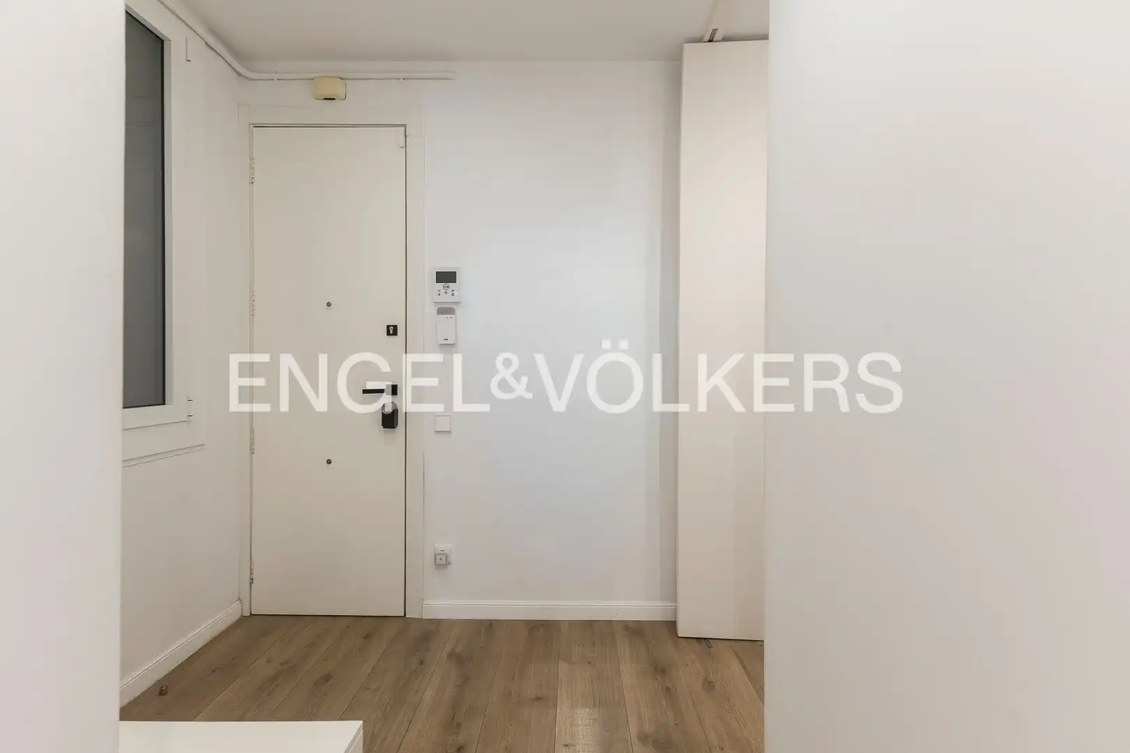 Flat for sale in Barcelona  with Air Conditioner, Heating and Balcony