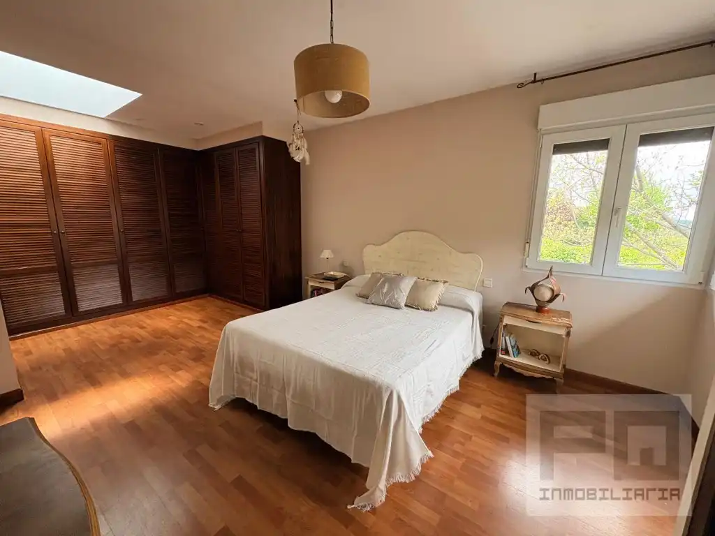 Schlafzimmer von Haus oder Chalet zum Verkauf in Las Navas del Marqués  mit Ofen, Waschmaschine und Mikrowelle