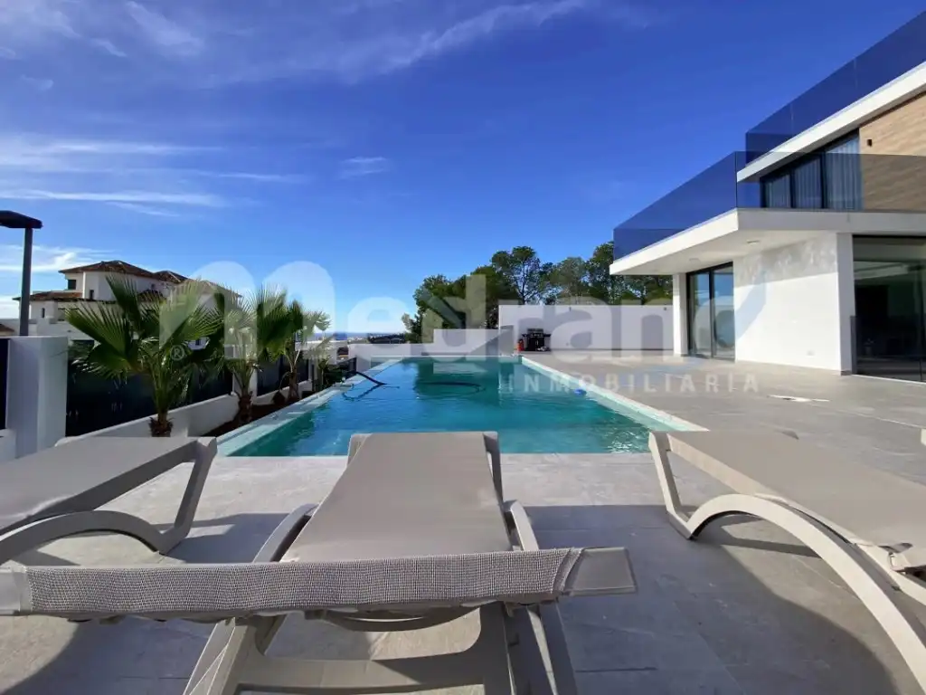 Casa amb piscina en venda a Calle Londres, imagen 2