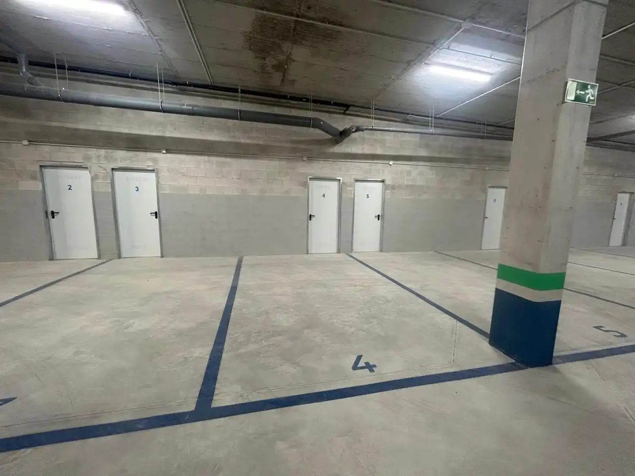 Aparcament de Pis de lloguer en Dos Hermanas amb Aire condicionat, Terrassa i Piscina comunitària