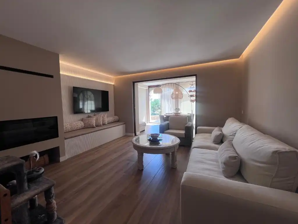 Sala d'estar de Apartament de lloguer en Calvià amb Aire condicionat, Jardí privat i Terrassa