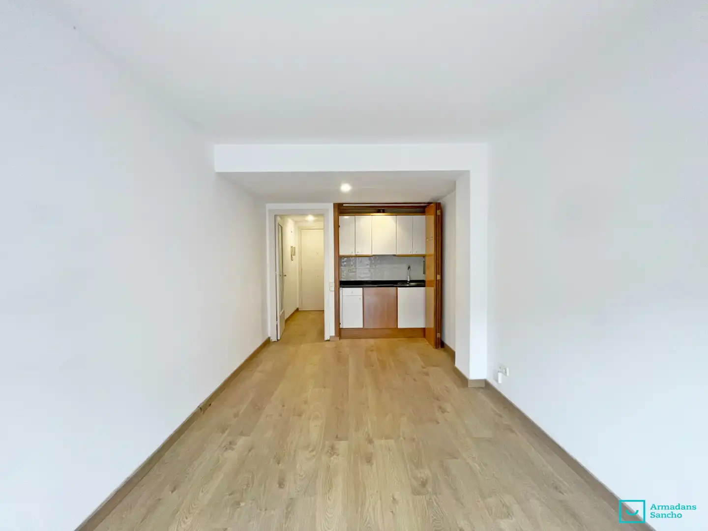 Study for rent in Barcelona  with Air Conditioner and Terrace