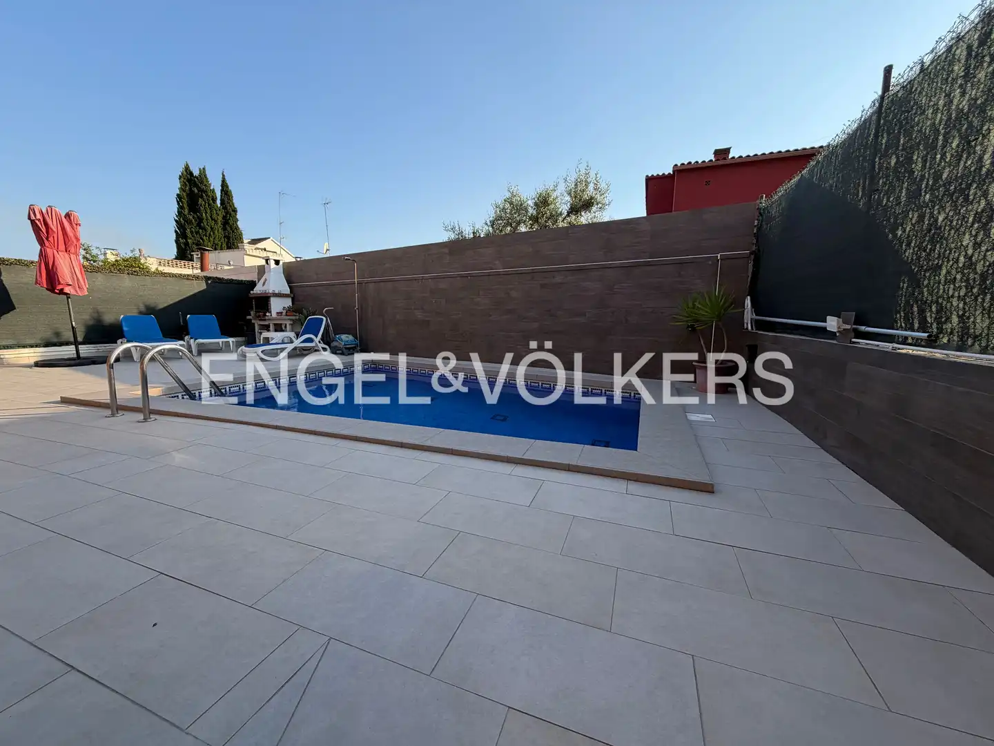 Swimming pool of Houses for sale in Pineda de Mar  with Air Conditioner, Heating and Private garden