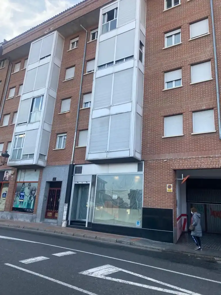 Locale commerciale in vendita a Avenida de Madrid, imagen 2