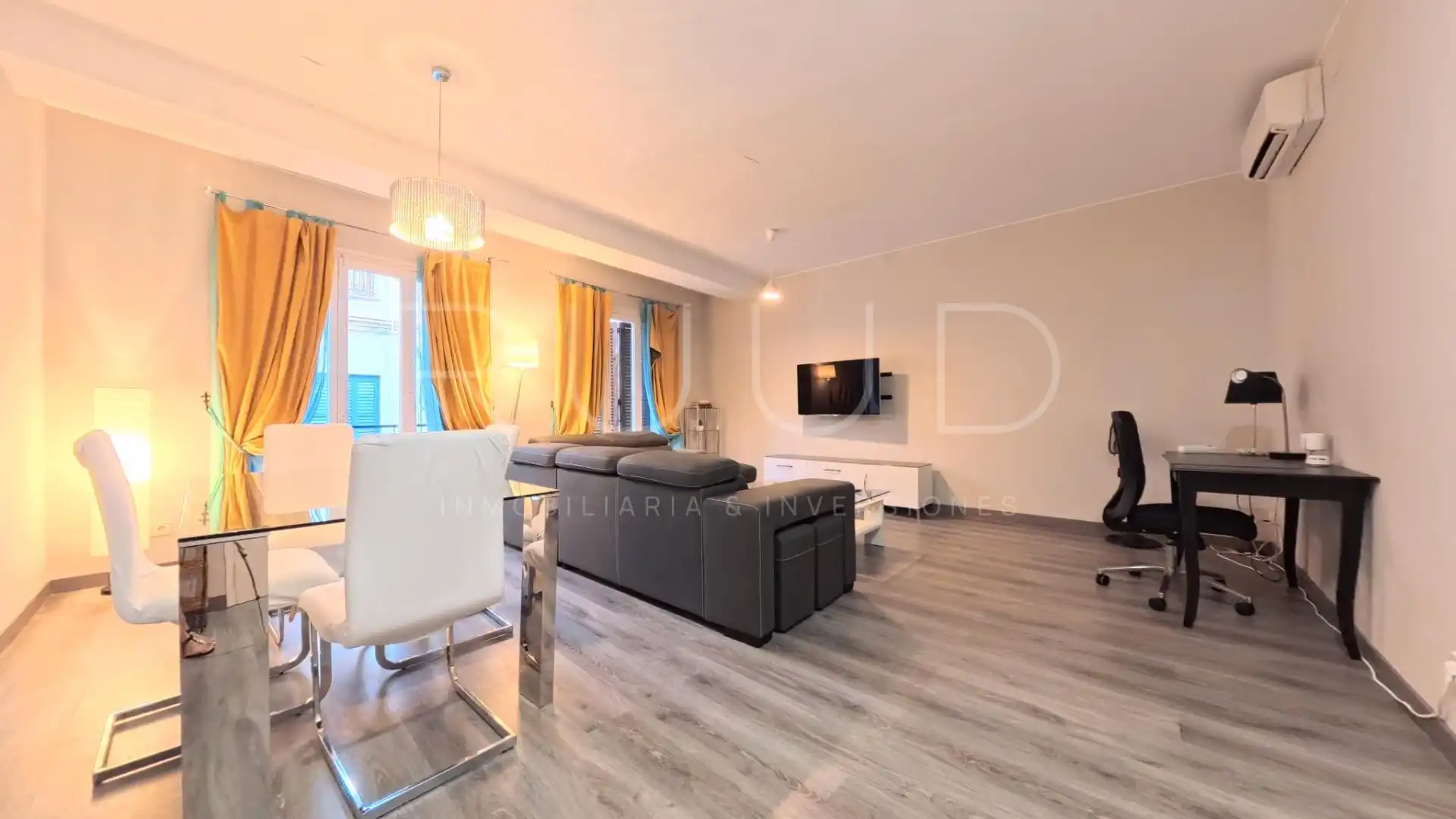Sala de estar de Piso en venta en Sitges con Parquet