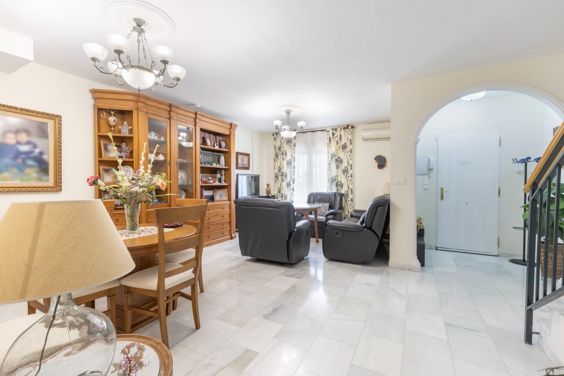 Sala d'estar de Casa adosada en venda en Vegas del Genil amb Aire condicionat, Calefacció i Terrassa