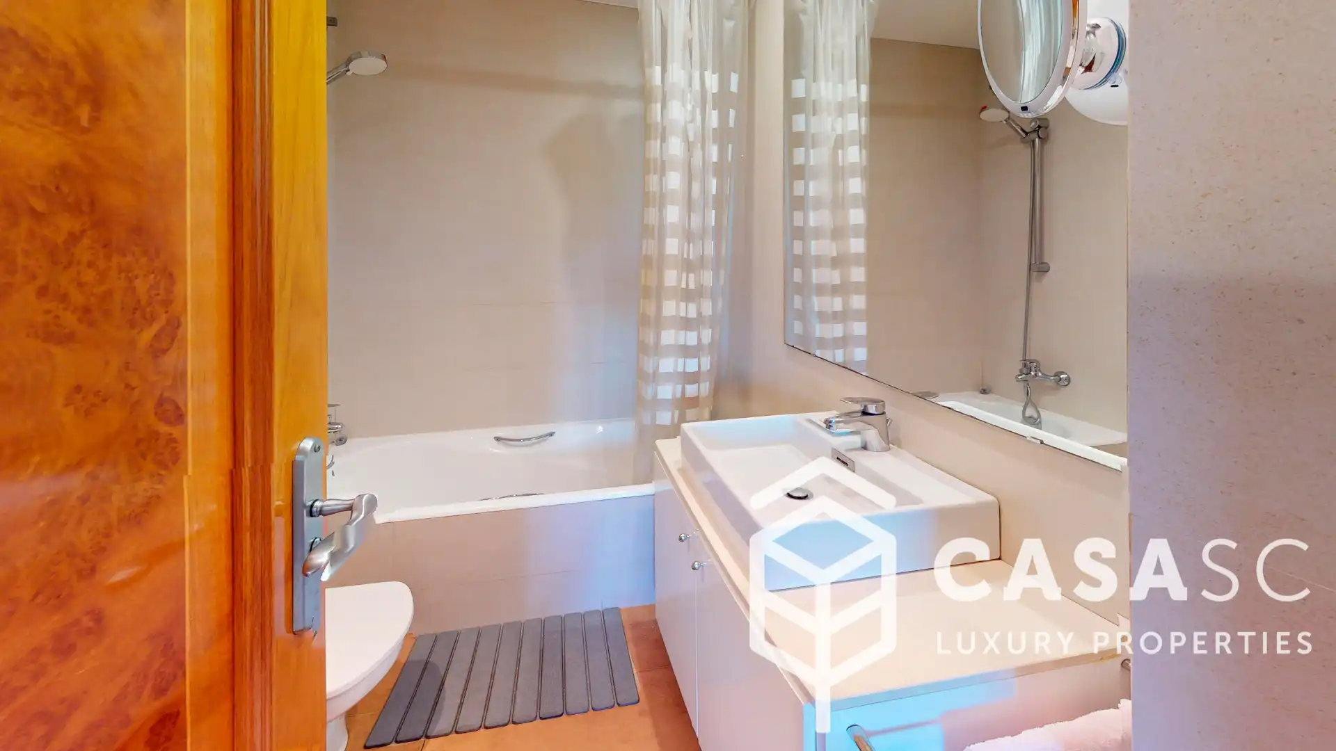 Bathroom of Attic for sale in Sant Cugat del Vallès  with Air Conditioner, Heating and Parquet flooring