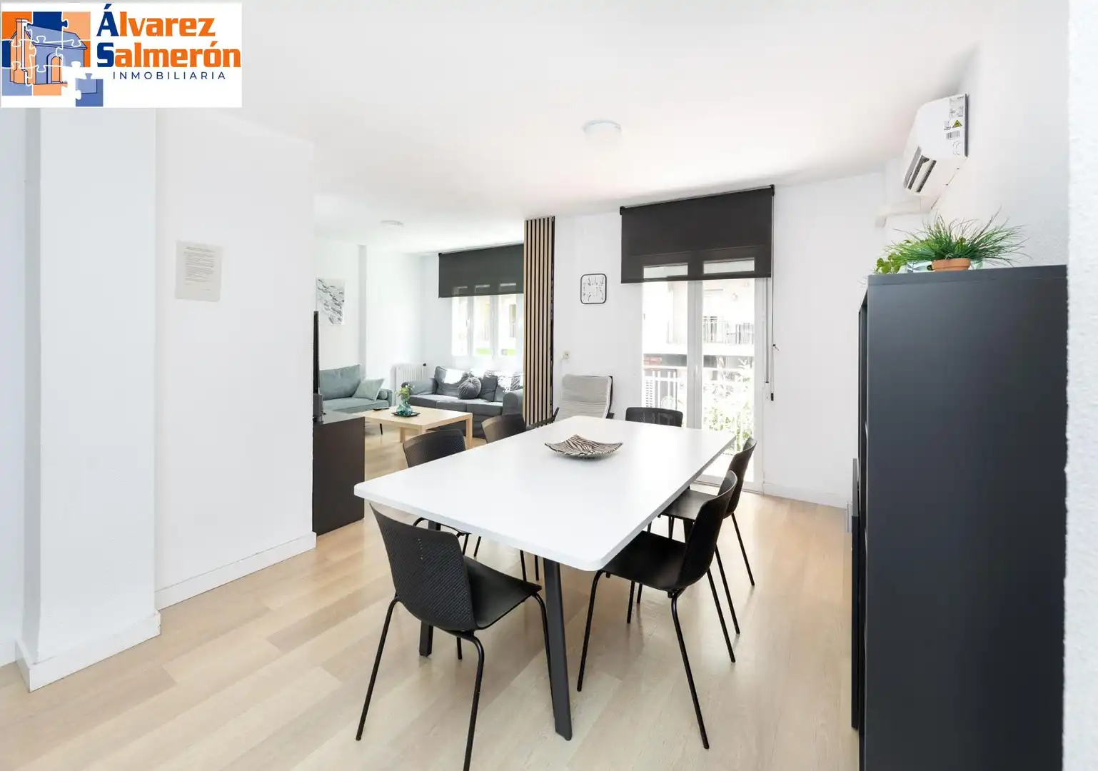 Dining room of Flat for sale in Granada