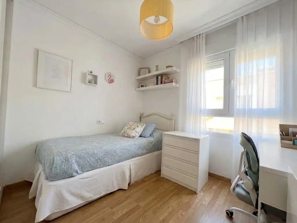 Bedroom of Flat for sale in Algeciras  with Air Conditioner and Balcony