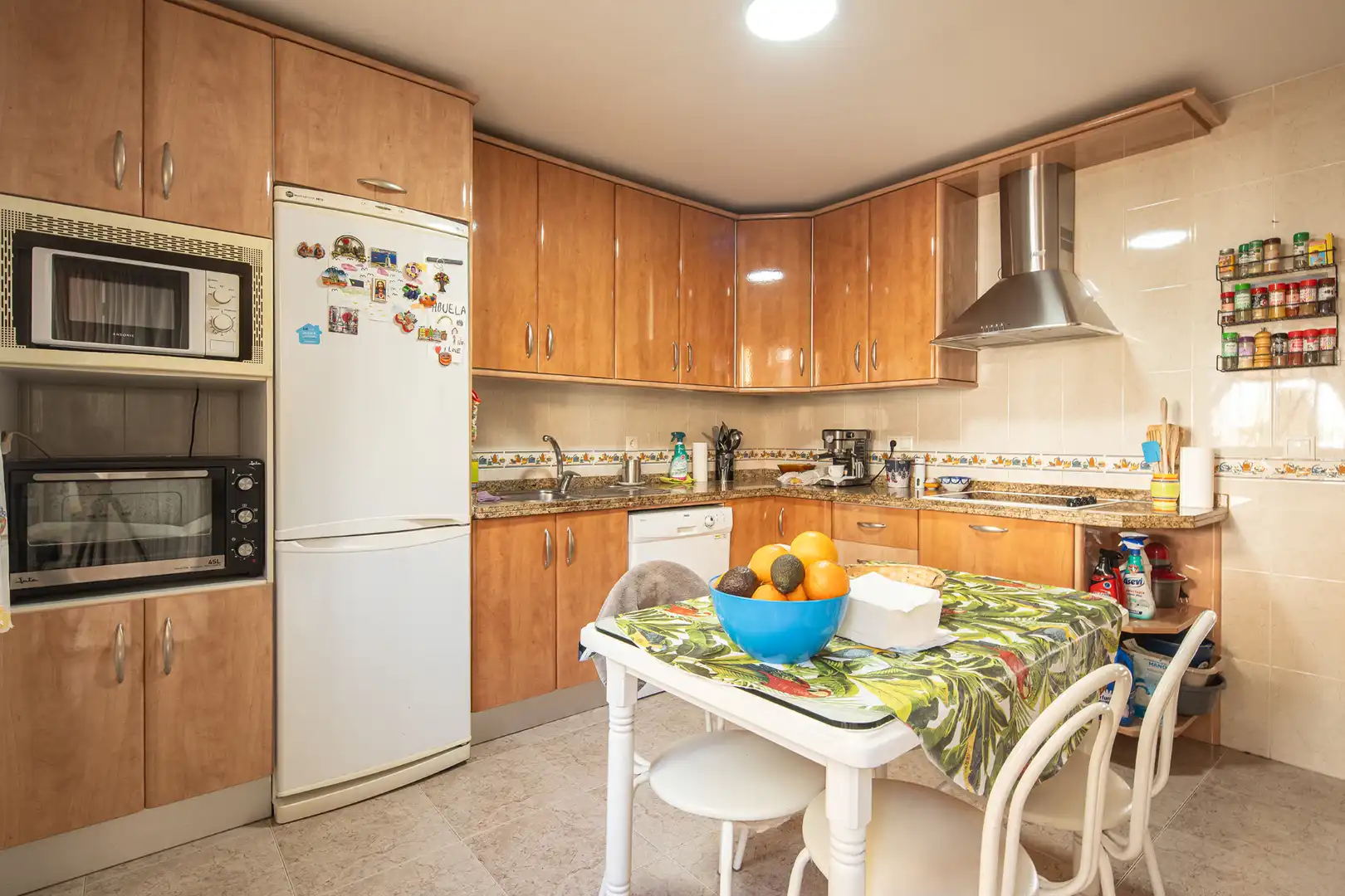 Cocina de Casa adosada en venta en Cenes de la Vega con Aire acondicionado, Calefacción y Terraza