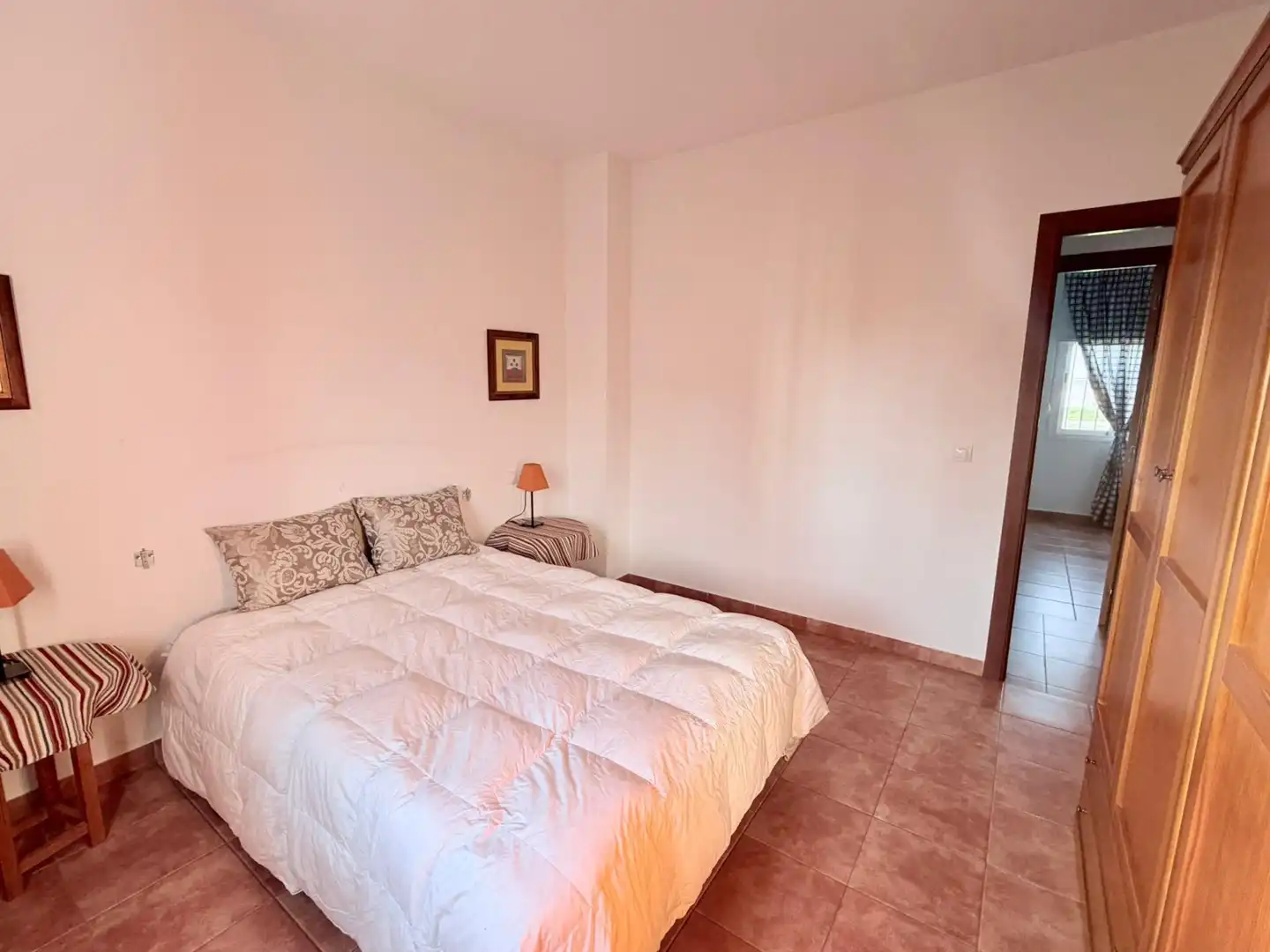 Dormitori de Casa adosada en venda en Fuente de Piedra amb Jardí privat, Terrassa i Moblat