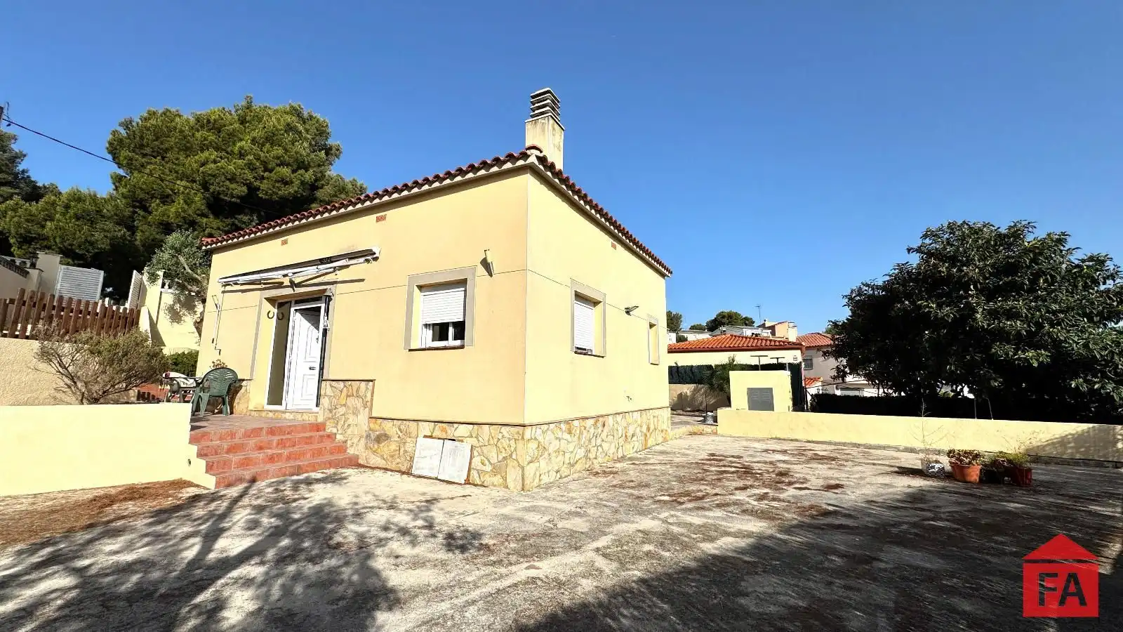 Vista exterior de Casa o xalet en venda en Bellvei amb Traster i Alarma