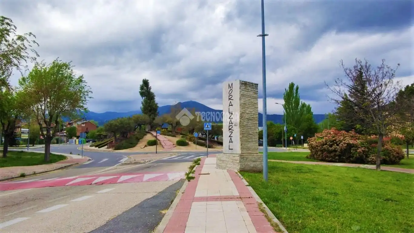 Casa adosada en venda en Moralzarzal amb Calefacció, Terrassa i Piscina comunitària