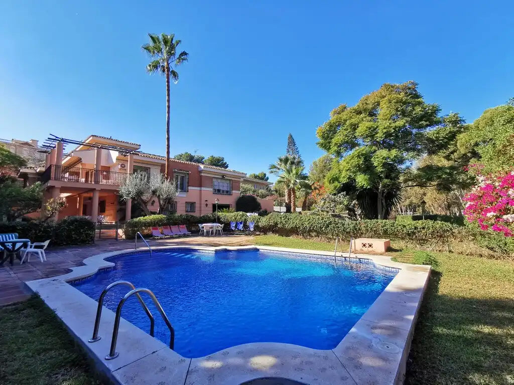 Villa avec piscine à vendre à El Pinillo