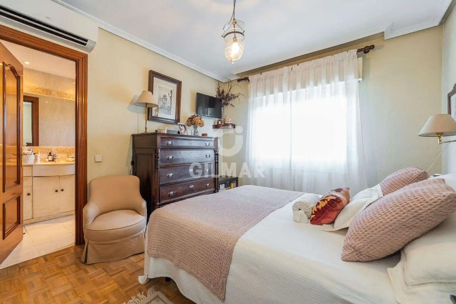 Bedroom of Detached homes for sale in Pozuelo de Alarcón  with Heating, Private garden and Swimming Pool