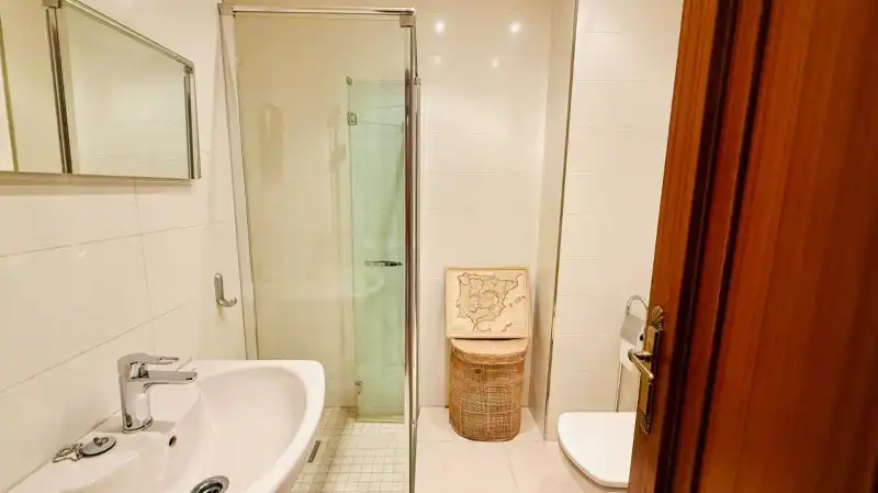 Badezimmer von Wohnung zum Verkauf in El Espinar mit Heizung, Privatgarten und Parkett
