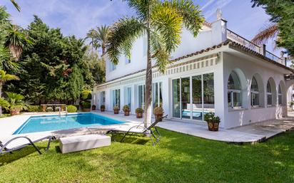 Jardí de Casa o xalet en venda en Marbella amb Aire condicionat, Terrassa i Piscina