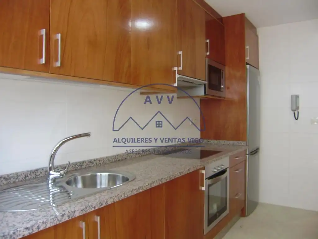 Cocina de Piso de alquiler en Vigo  con Parquet