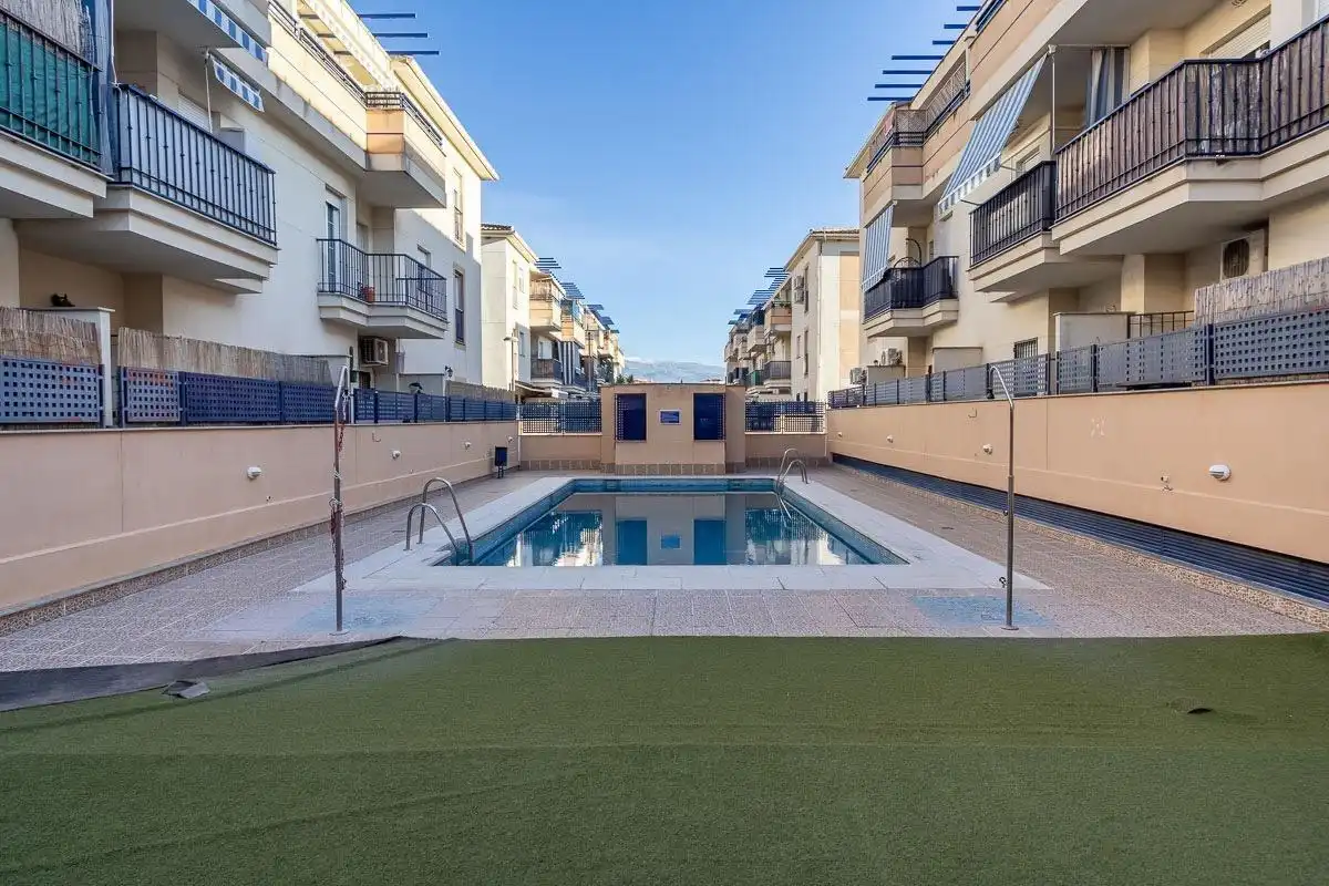 Piscina de Piso en venta en Las Gabias