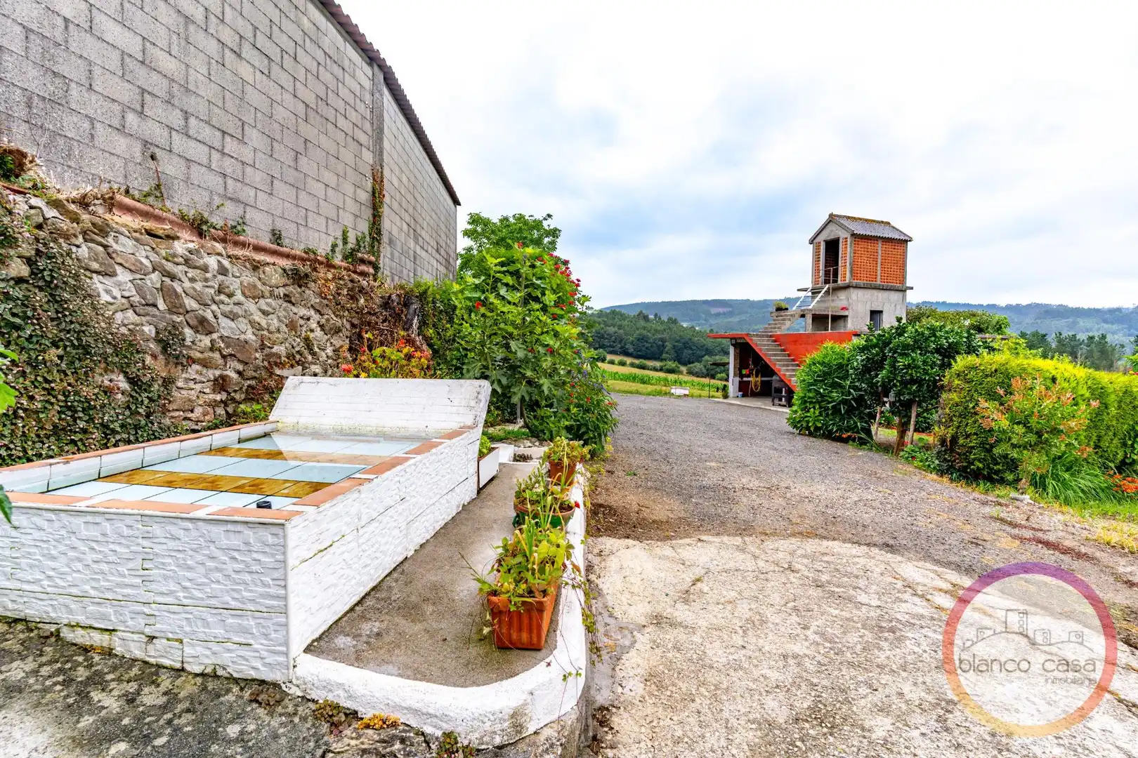 Vista exterior de Casa o xalet en venda en Carballo amb Jardí privat i Traster