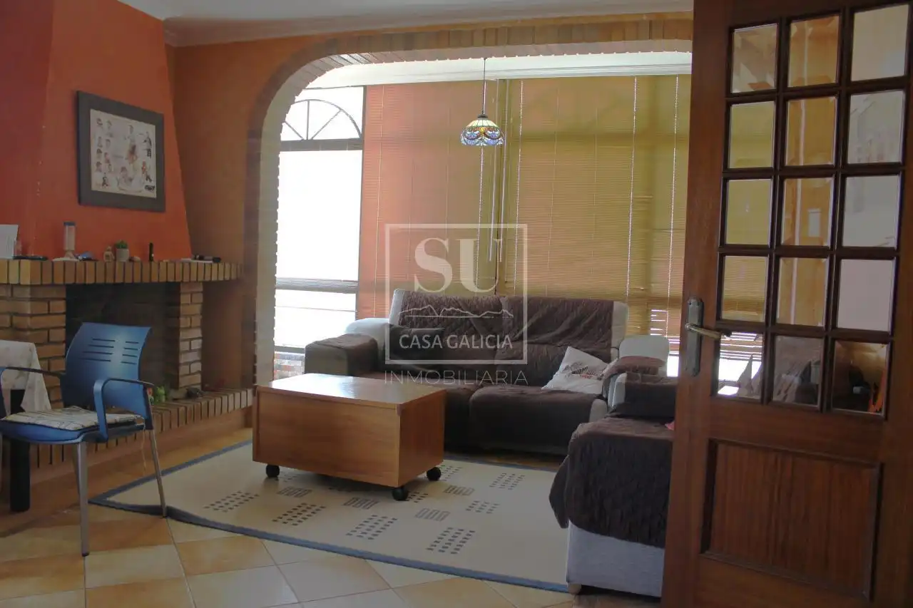 Sala d'estar de Casa o xalet en venda en Baiona amb Calefacció i Jardí privat