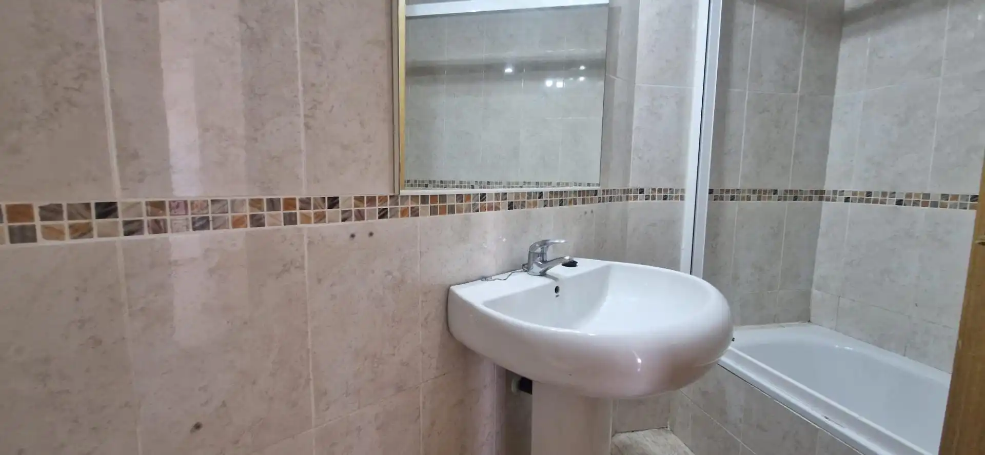 Bathroom of Flat for sale in Fuengirola