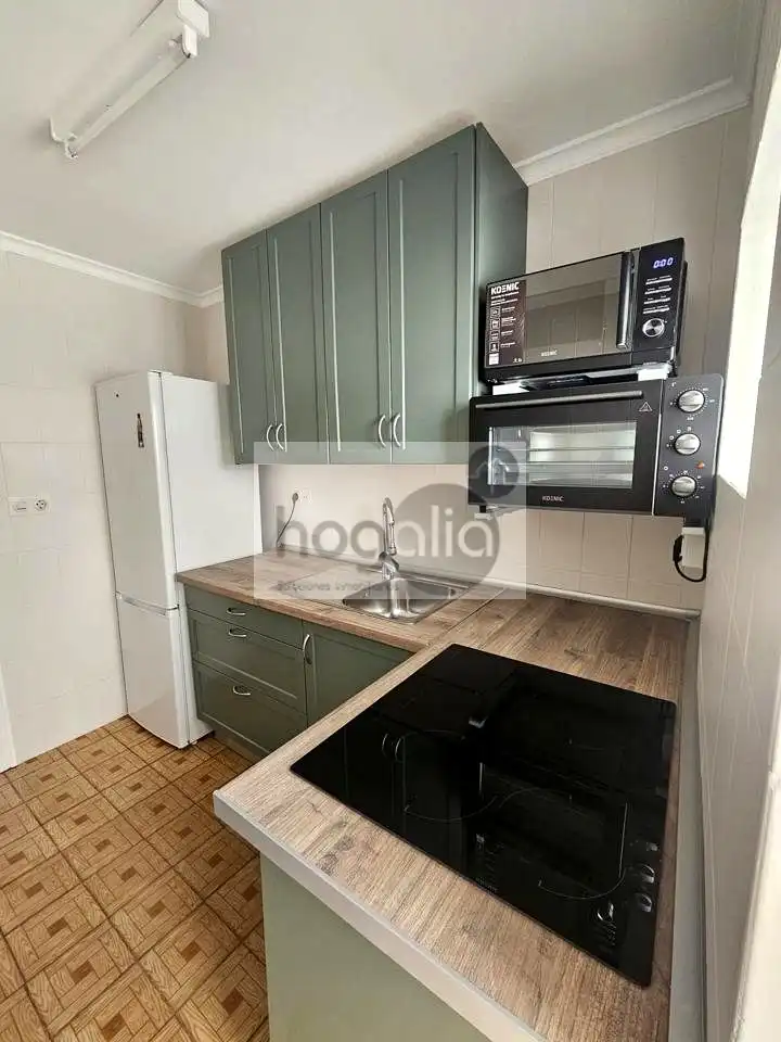 Kitchen of Flat for rent in Sevilla  with Air Conditioner, Terrace and Furnished