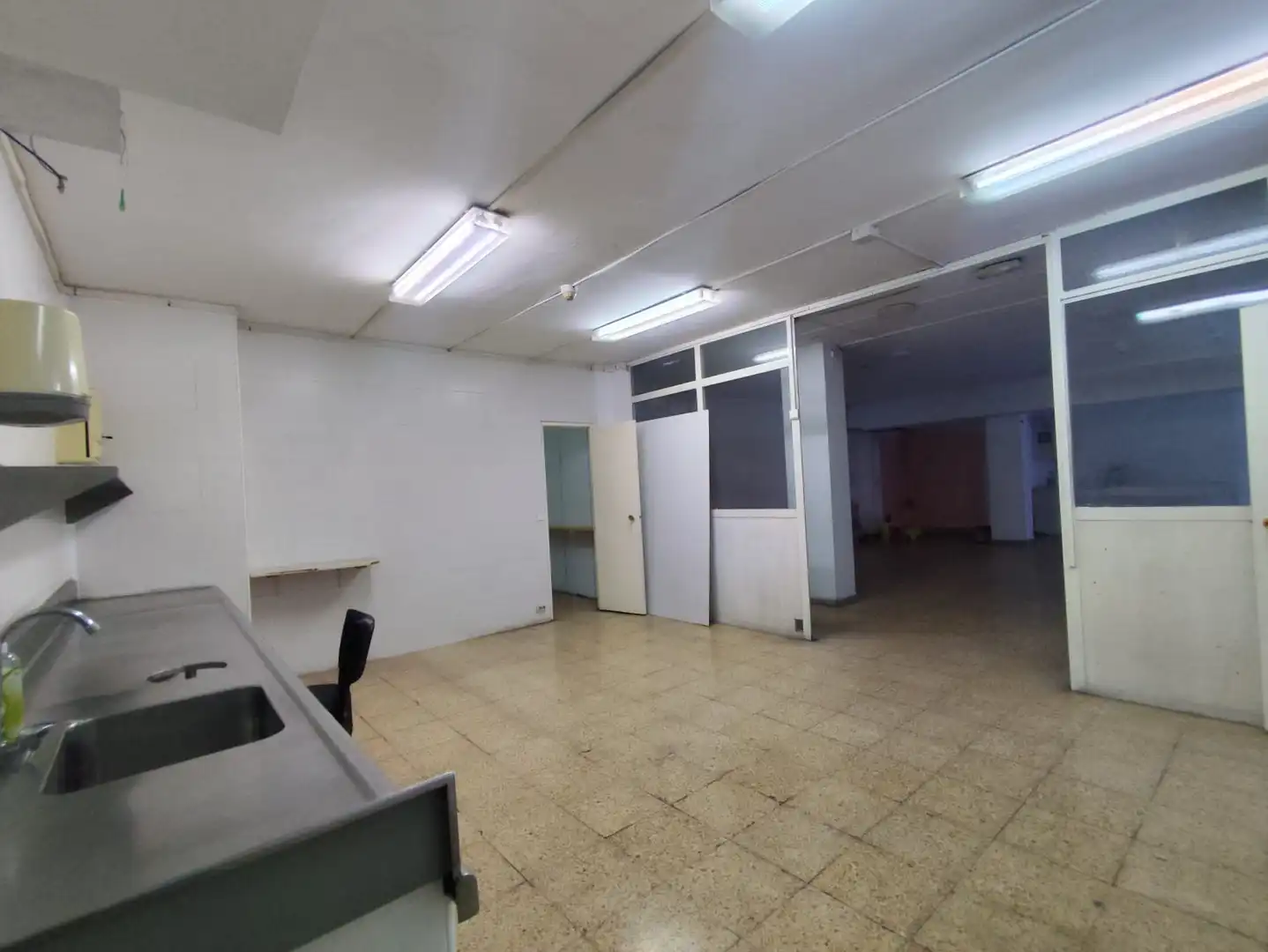 Commercial properties for sale in Barcelona  with Air Conditioner