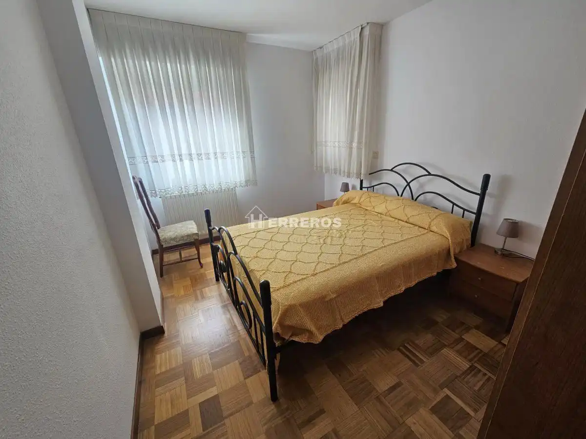 Dormitori de Apartament en venda en San Adrián 