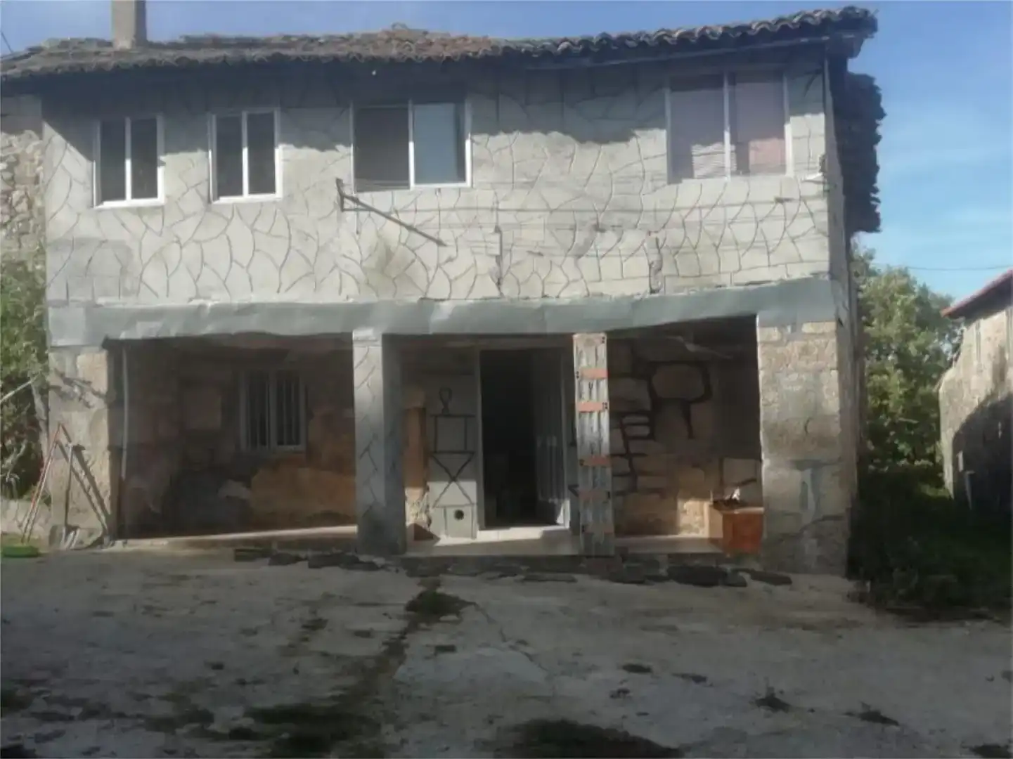 Vista exterior de Finca rústica en venda en Castro Caldelas amb Balcó