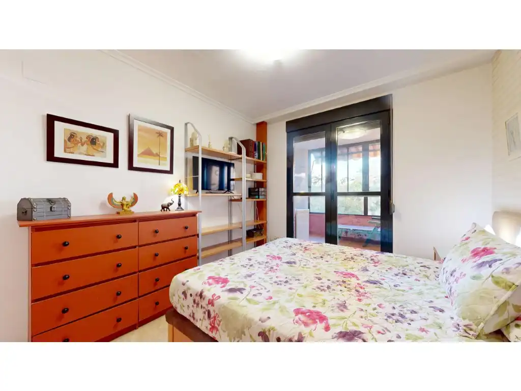 Bedroom of Flat for sale in Valencia  with Air Conditioner, Terrace and Community pool