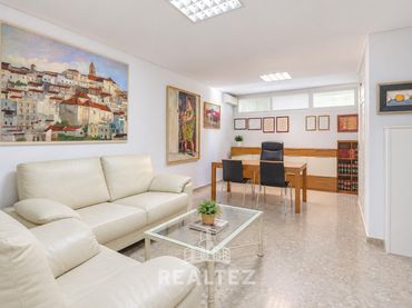 Office space with lift for sale in Calle Chapinería