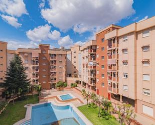 Vista exterior de Pis en venda en  Granada Capital amb Calefacció, Jardí privat i Parquet