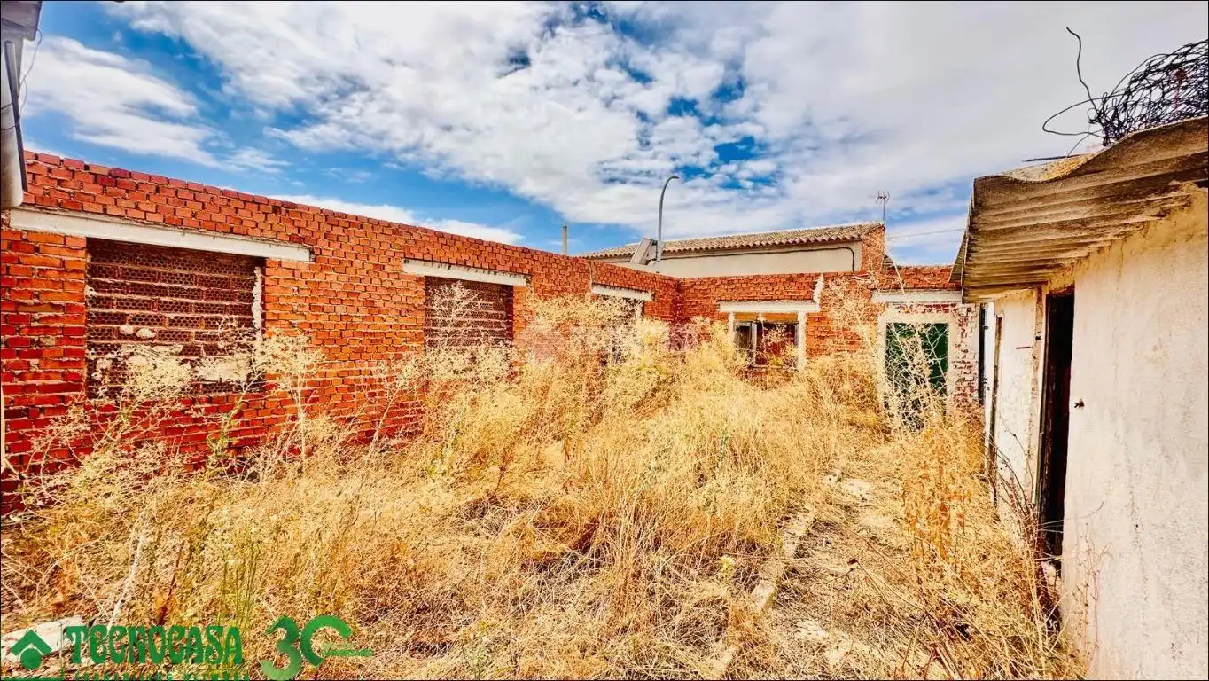 Terreno industrial en venta en Quero