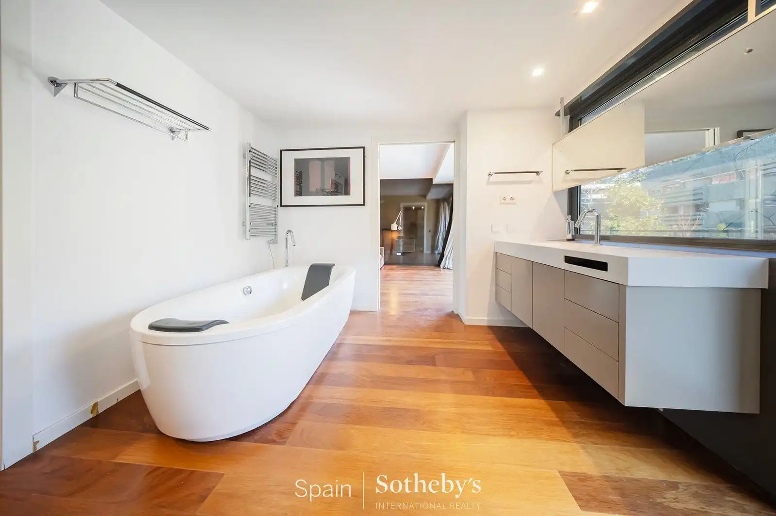 Bany de Casa o xalet en venda en Madrid amb Aire condicionat, Calefacció i Jardí privat