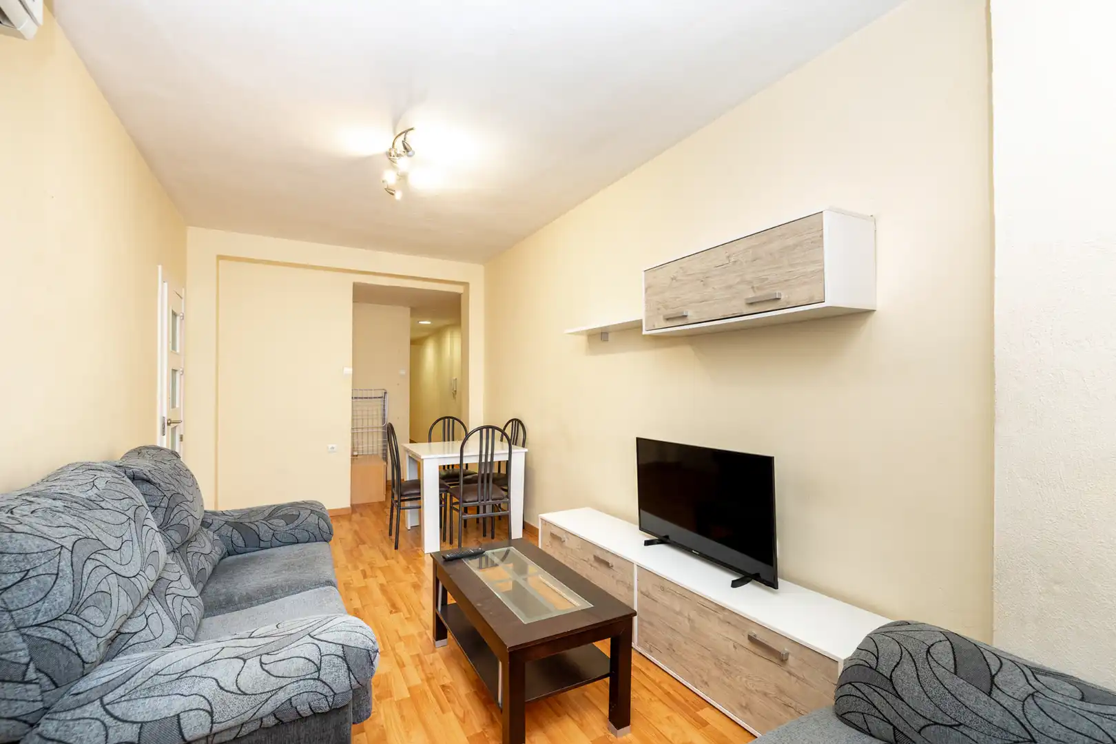 Sala de estar de Piso de alquiler en Granada con Aire acondicionado, Calefacción y Amueblado