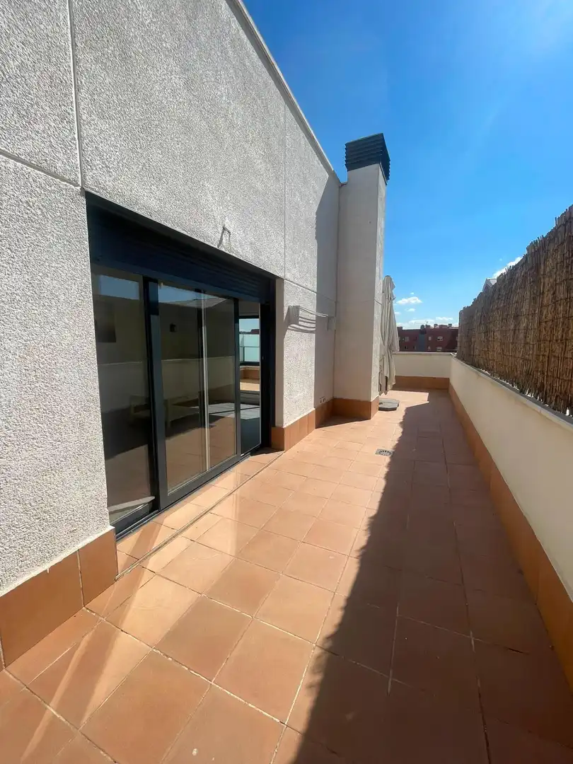 Terraza de Ático de alquiler en Alcalá de Henares con Aire acondicionado, Calefacción y Jardín privado