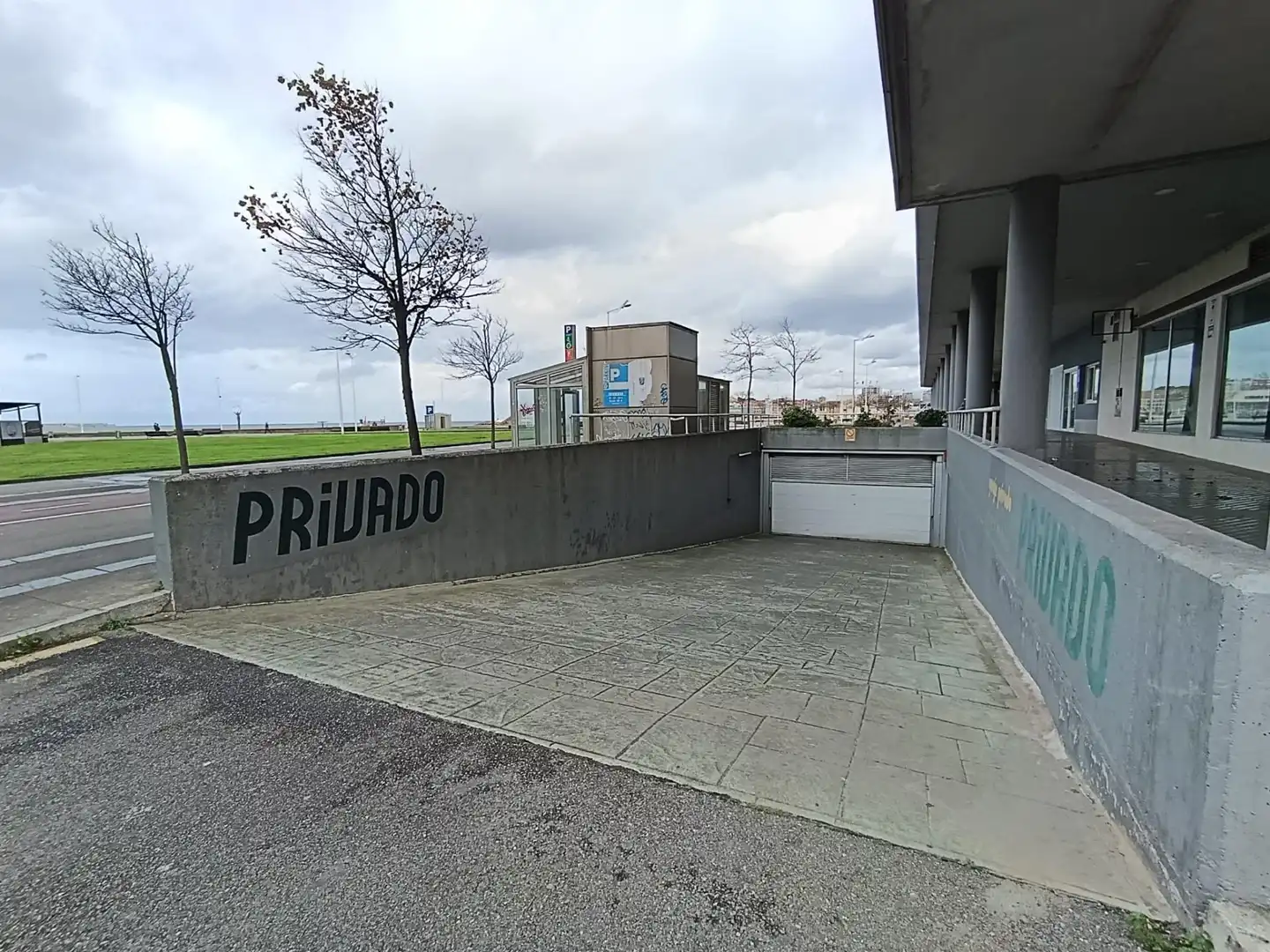 Aparcament de Pis en venda en Gijón  amb Calefacció